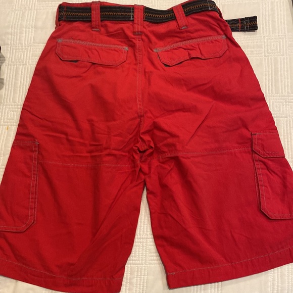 Urban Up Red Board Shorts lots of pockets with inside mesh. Size 16 youth - Picture 2 of 6
